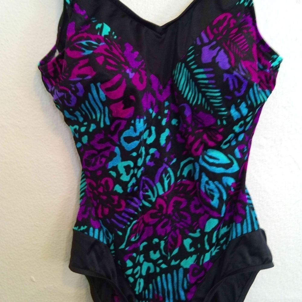 SWIMSUIT - Picture 3 of 7